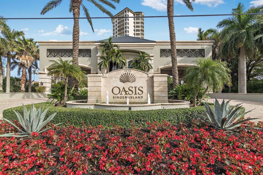 Oasis front entry new small 2