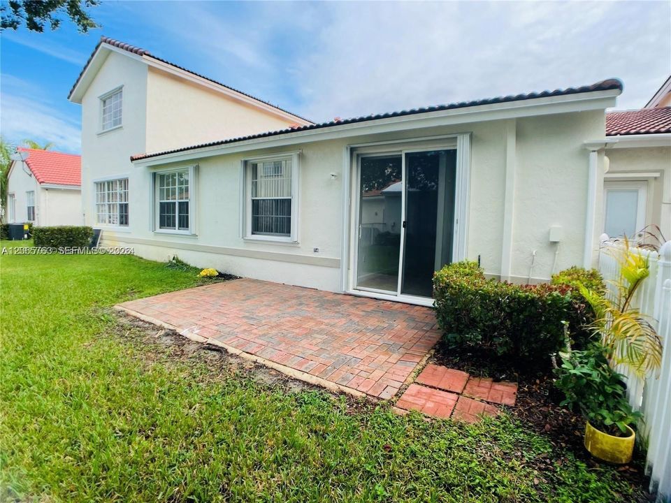 For Rent: $3,200 (3 beds, 2 baths, 1178 Square Feet)