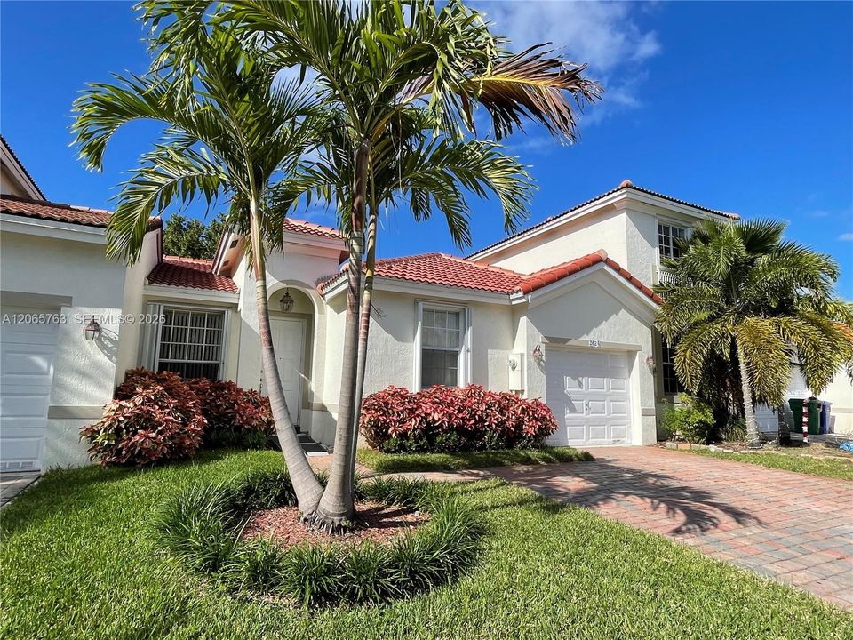 For Rent: $3,200 (3 beds, 2 baths, 1178 Square Feet)