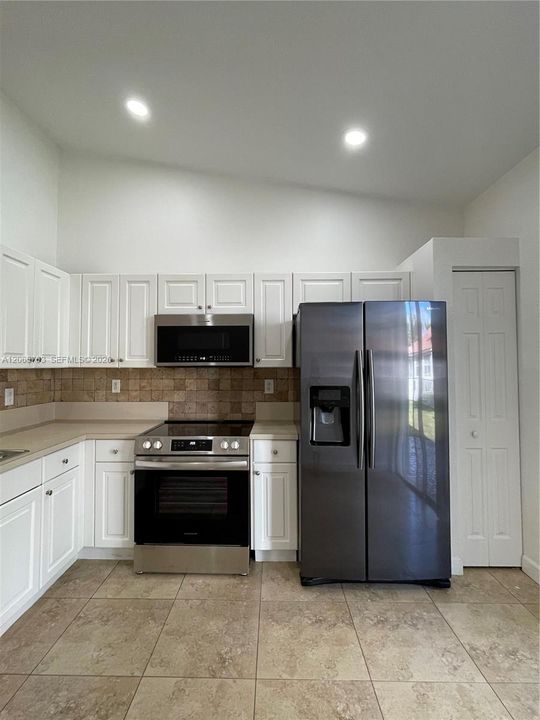 For Rent: $3,200 (3 beds, 2 baths, 1178 Square Feet)