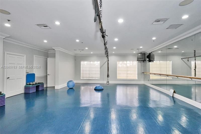 For Rent: $3,200 (3 beds, 2 baths, 1178 Square Feet)