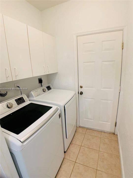 For Rent: $3,200 (3 beds, 2 baths, 1178 Square Feet)