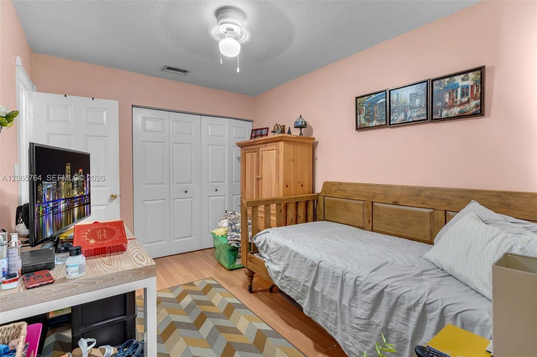 For Sale: $370,000 (2 beds, 2 baths, 1034 Square Feet)