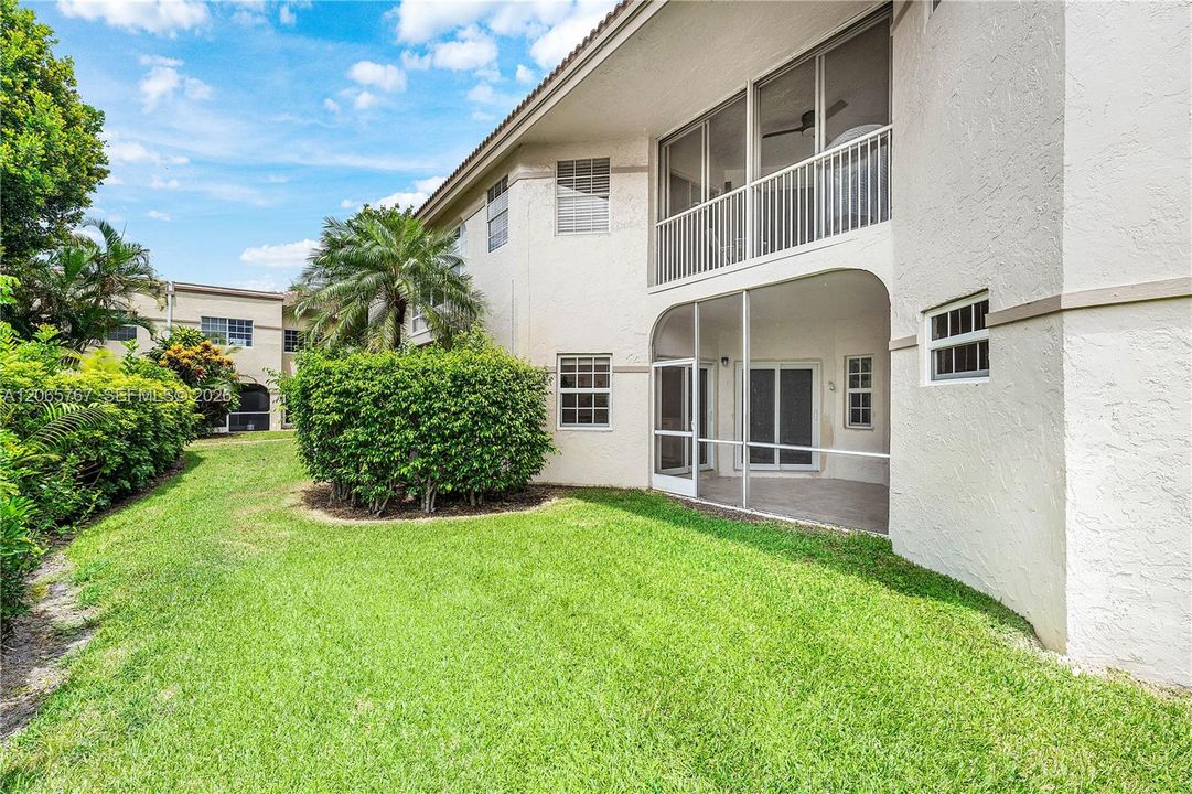 For Sale: $335,000 (2 beds, 2 baths, 1090 Square Feet)