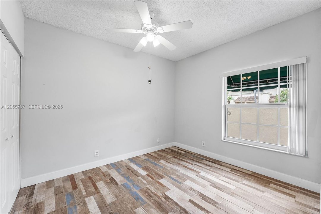 For Sale: $335,000 (2 beds, 2 baths, 1090 Square Feet)