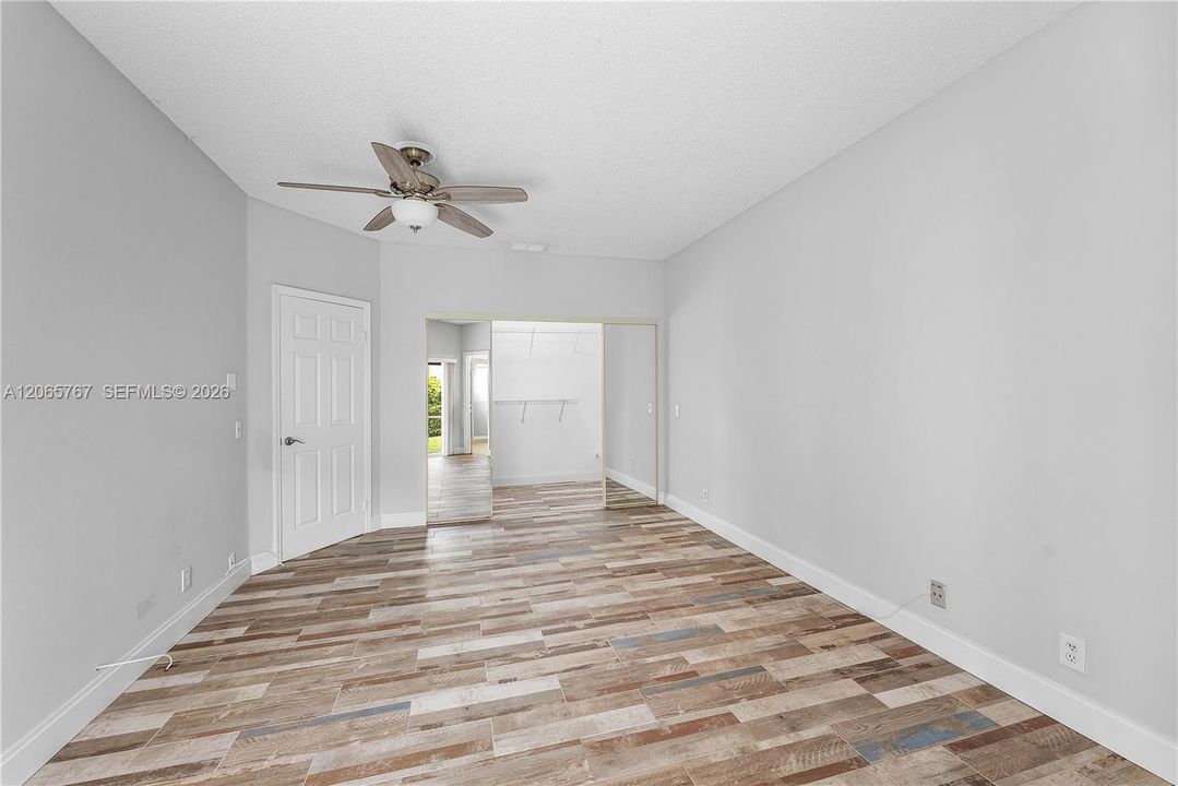 For Sale: $335,000 (2 beds, 2 baths, 1090 Square Feet)