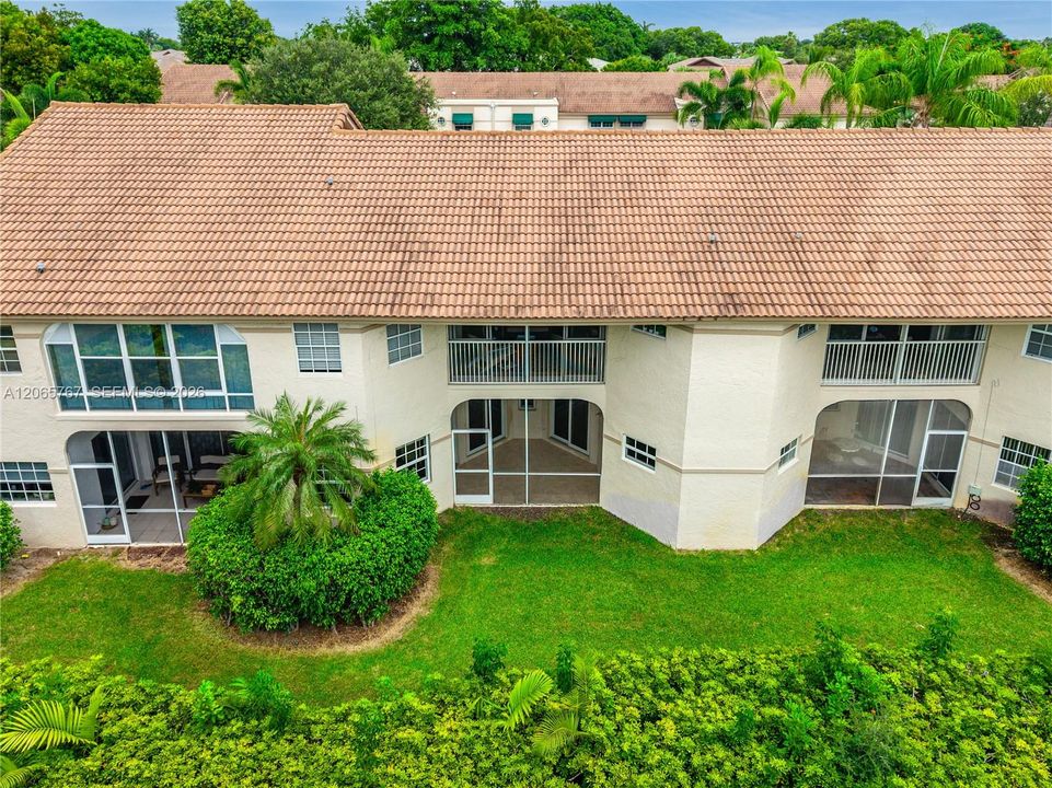 For Sale: $335,000 (2 beds, 2 baths, 1090 Square Feet)