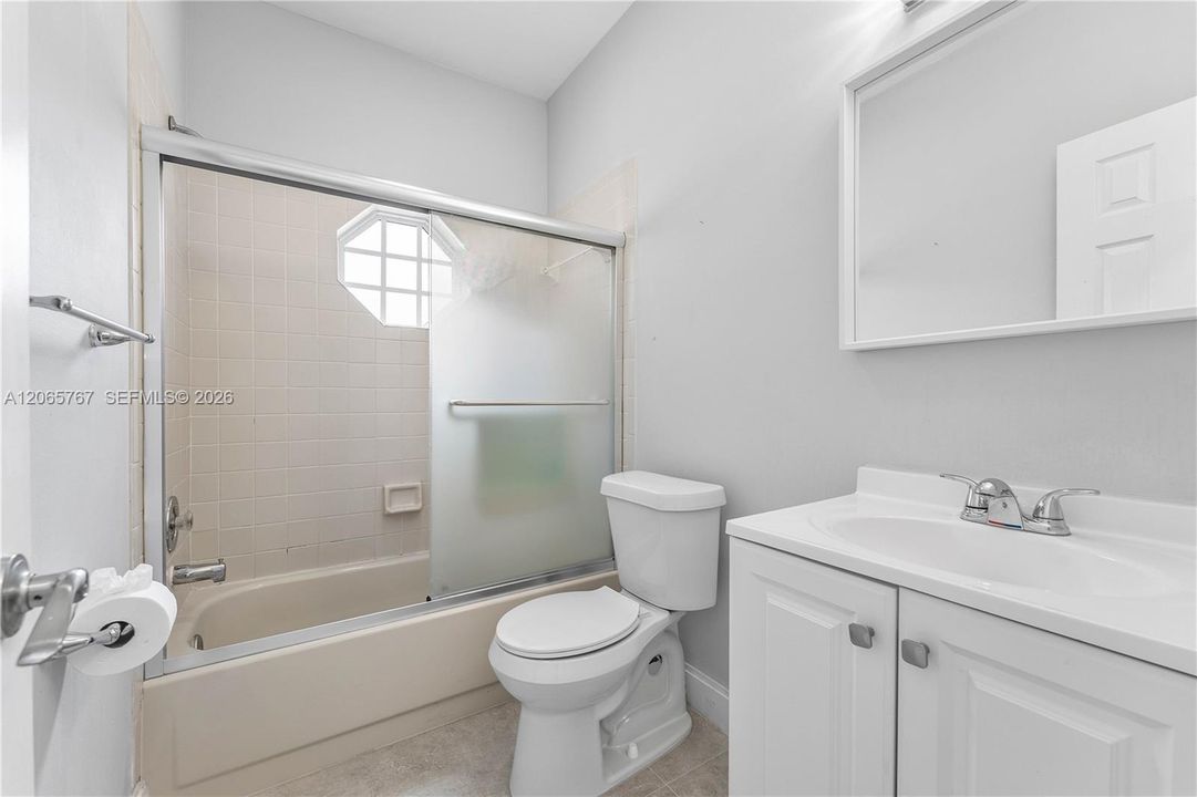 For Sale: $335,000 (2 beds, 2 baths, 1090 Square Feet)