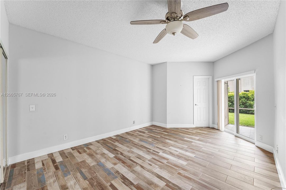 For Sale: $335,000 (2 beds, 2 baths, 1090 Square Feet)