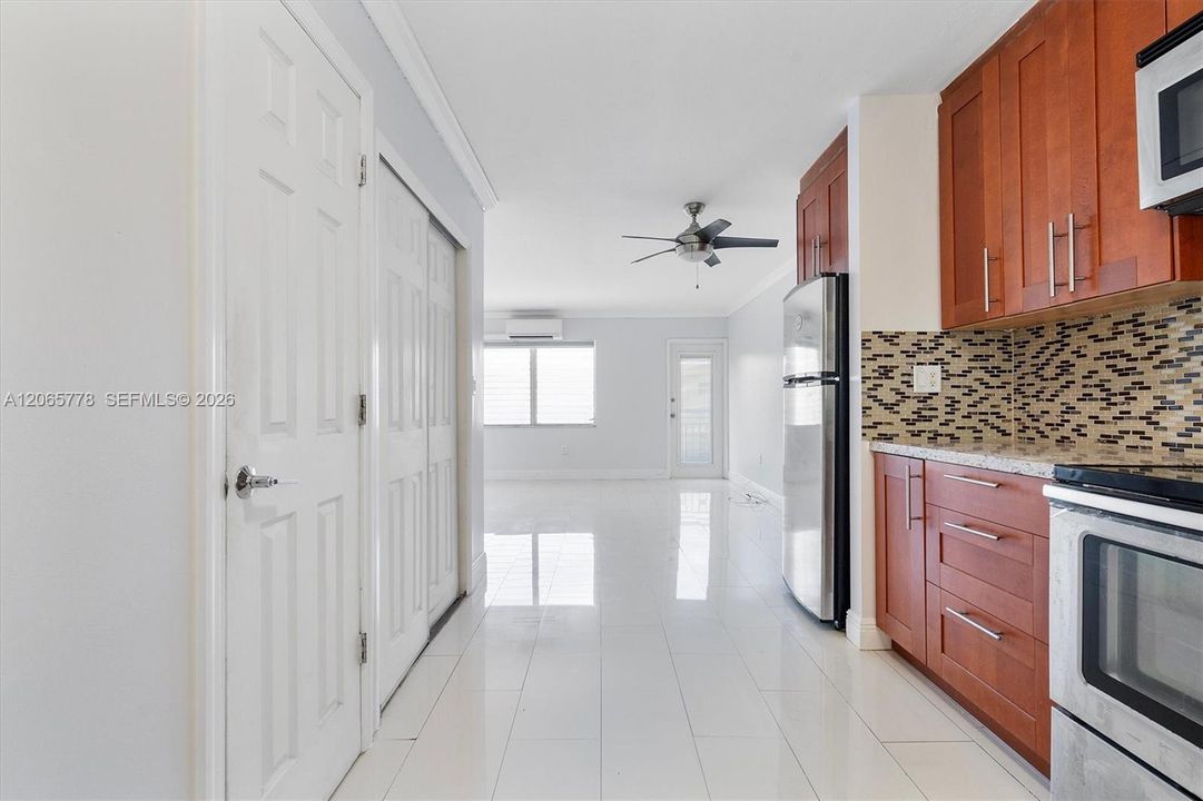 For Sale: $189,900 (0 beds, 1 baths, 400 Square Feet)