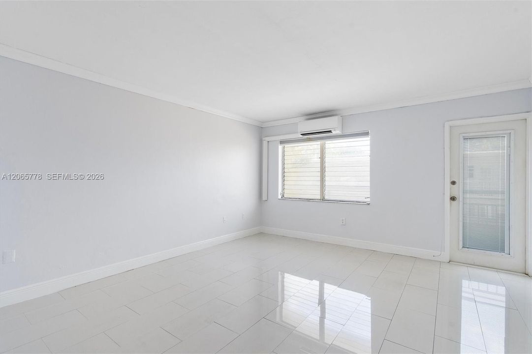 For Sale: $189,900 (0 beds, 1 baths, 400 Square Feet)