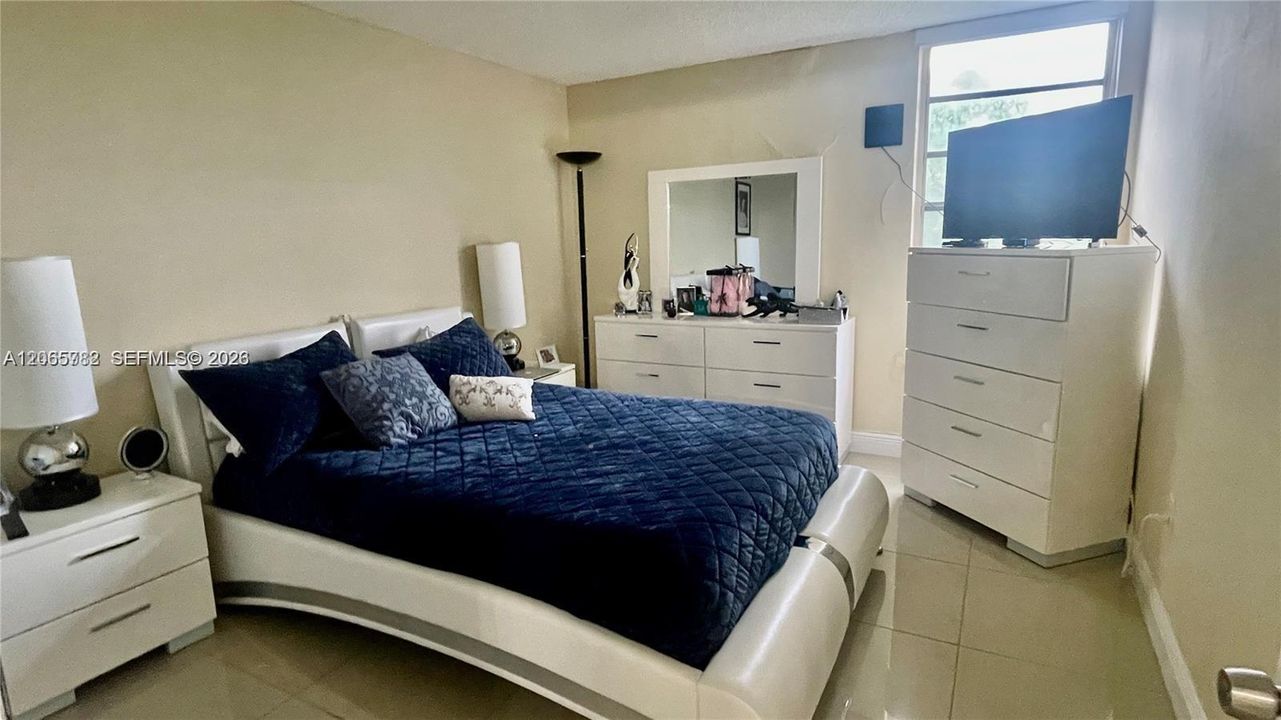 В аренду: $2,400 (2 спален, 1 ванн, 968 Квадратных фут)