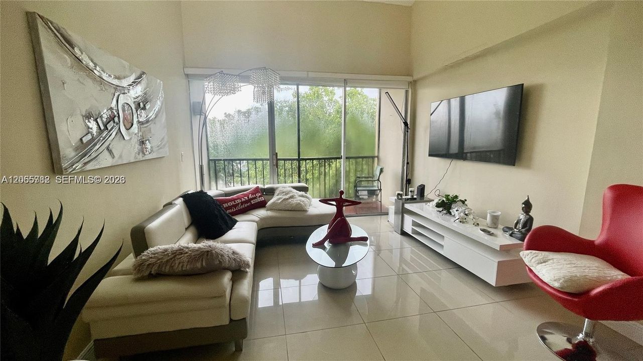 В аренду: $2,400 (2 спален, 1 ванн, 968 Квадратных фут)