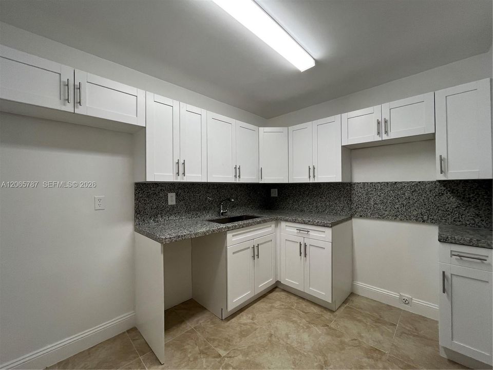 For Rent: $1,650 (1 beds, 1 baths, 695 Square Feet)