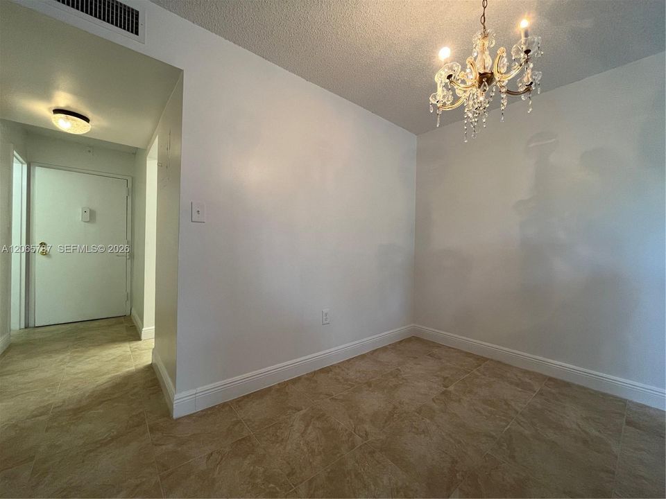 For Rent: $1,650 (1 beds, 1 baths, 695 Square Feet)