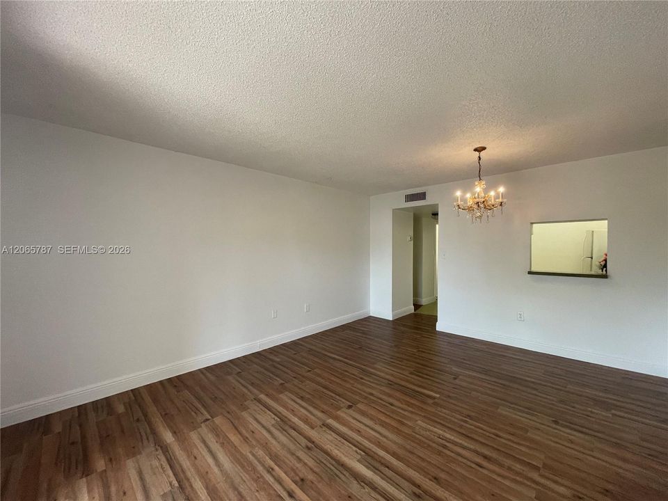 For Rent: $1,650 (1 beds, 1 baths, 695 Square Feet)