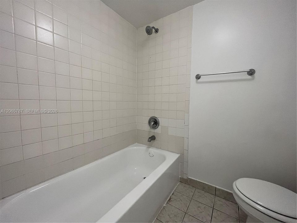For Rent: $1,650 (1 beds, 1 baths, 695 Square Feet)