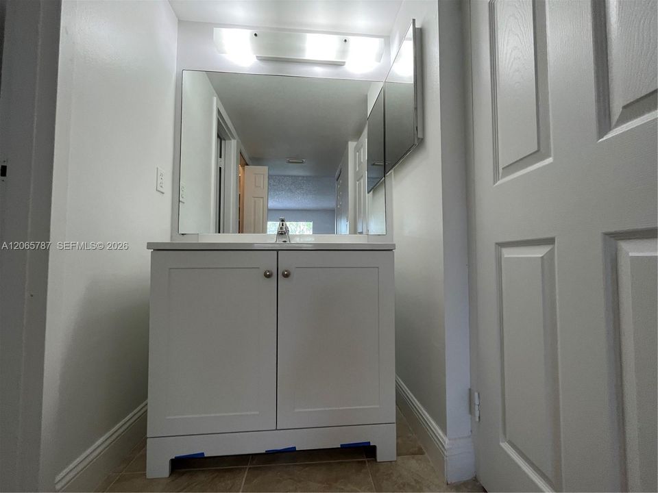 For Rent: $1,650 (1 beds, 1 baths, 695 Square Feet)