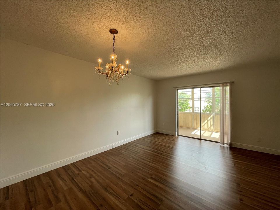 For Rent: $1,650 (1 beds, 1 baths, 695 Square Feet)