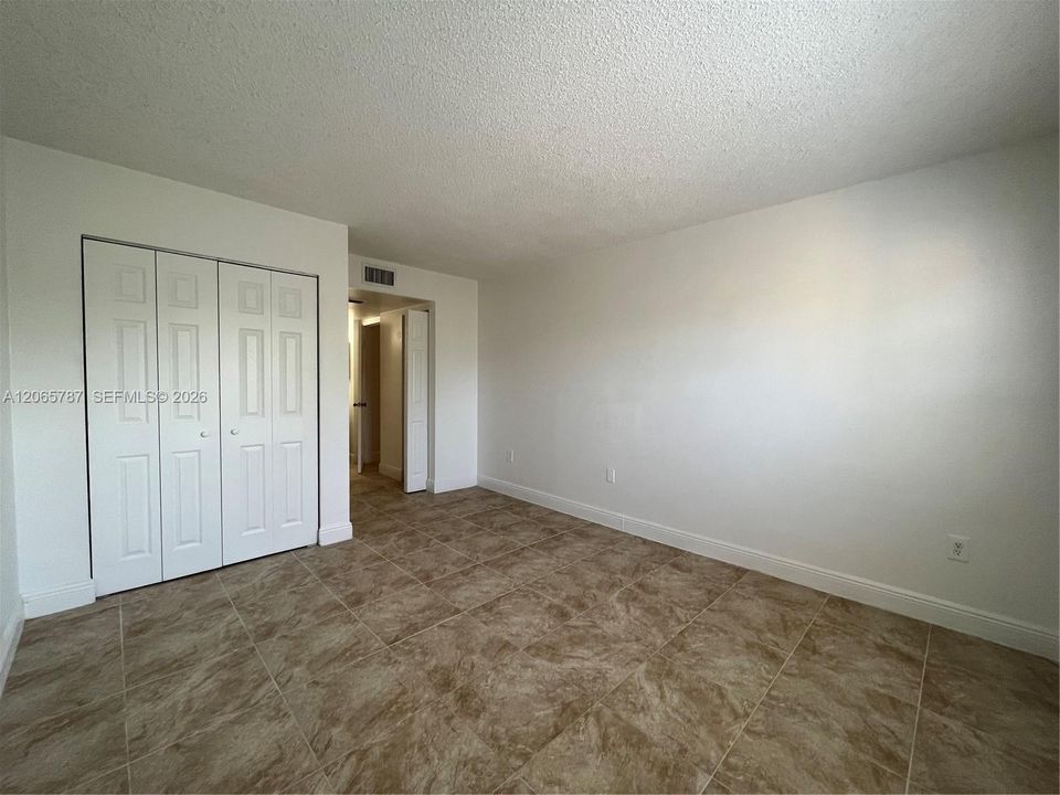 For Rent: $1,650 (1 beds, 1 baths, 695 Square Feet)