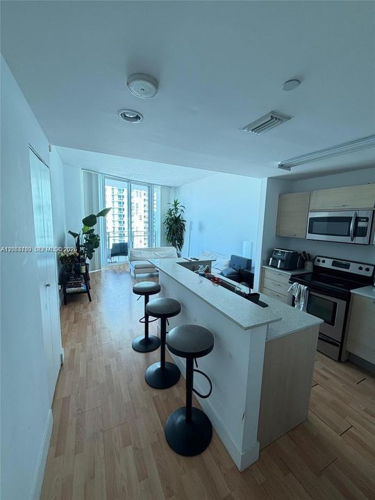 На продажу: $425,000 (2 спален, 2 ванн, 948 Квадратных фут)