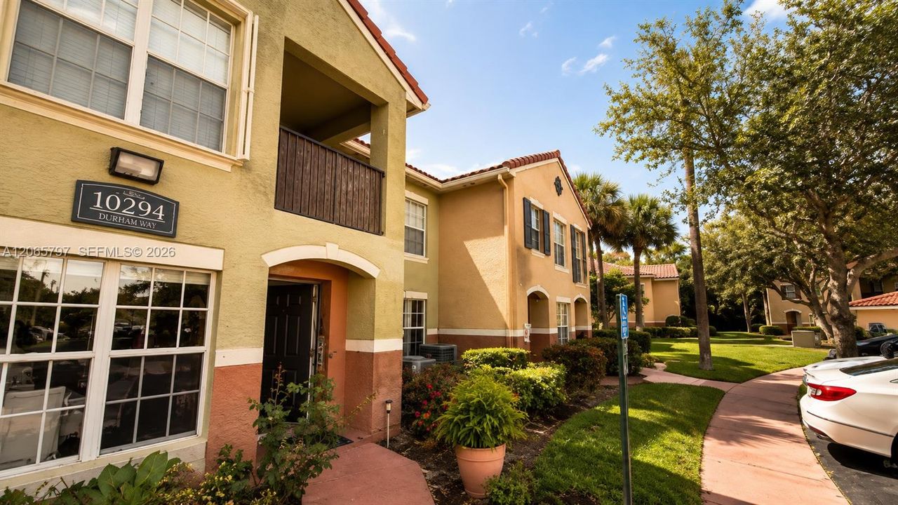For Sale: $320,000 (2 beds, 2 baths, 1048 Square Feet)