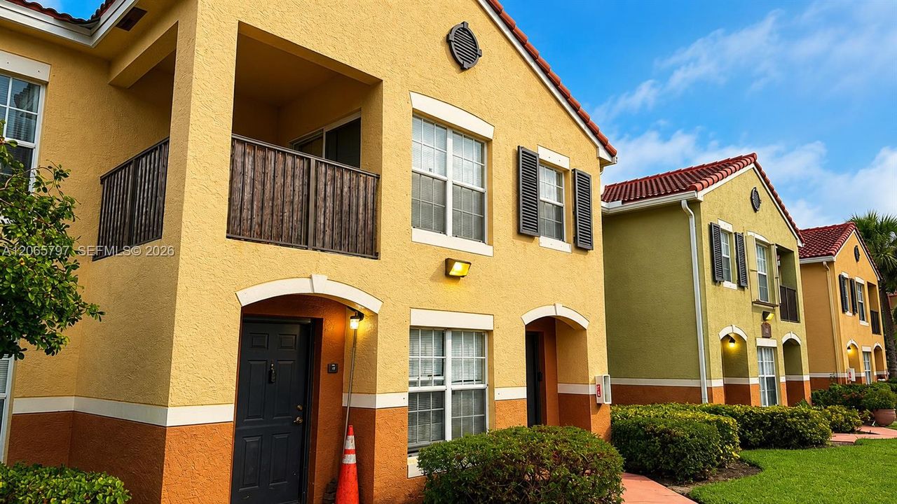 For Sale: $320,000 (2 beds, 2 baths, 1048 Square Feet)