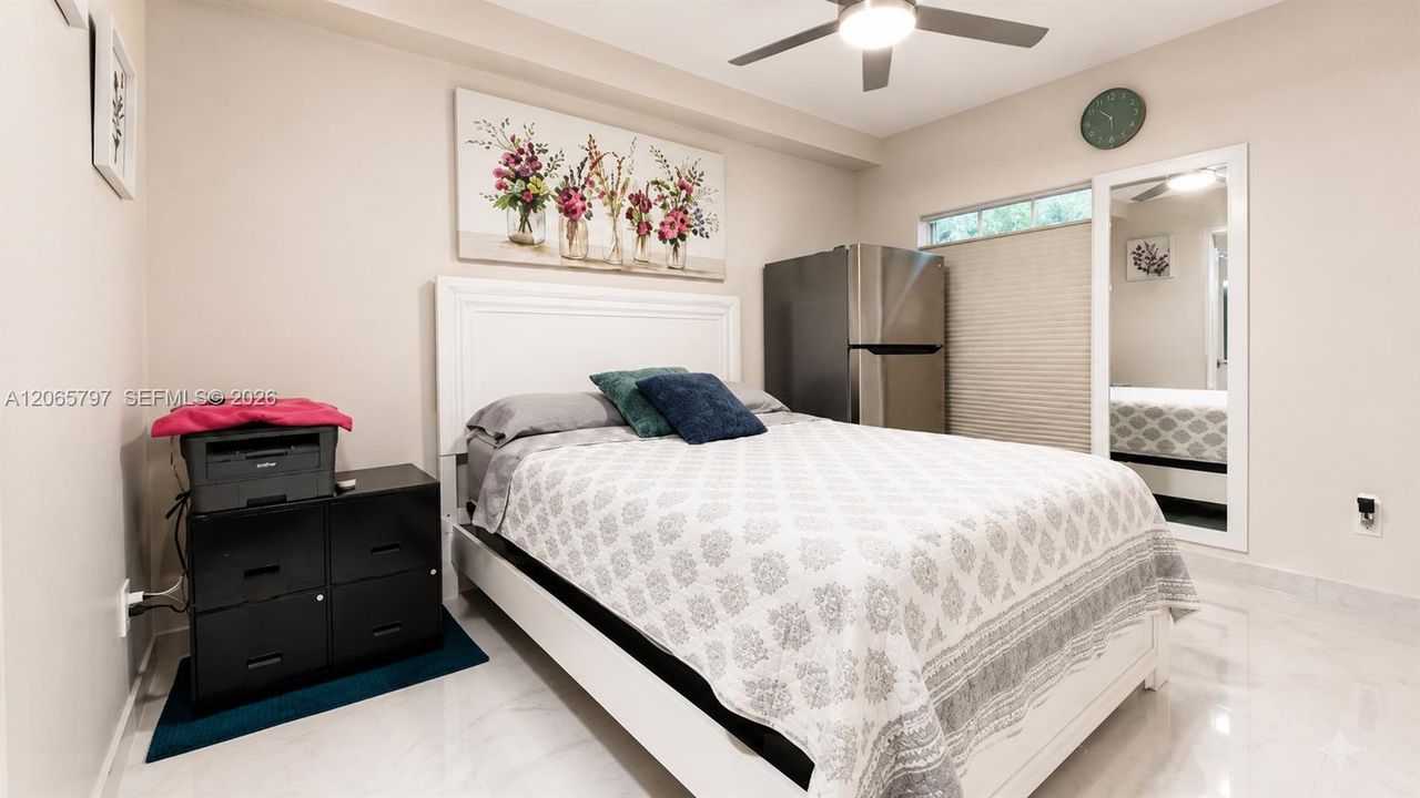 For Sale: $320,000 (2 beds, 2 baths, 1048 Square Feet)