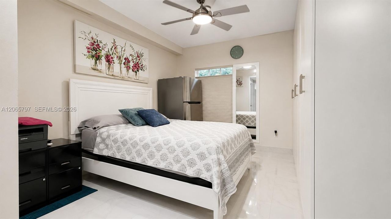 For Sale: $320,000 (2 beds, 2 baths, 1048 Square Feet)