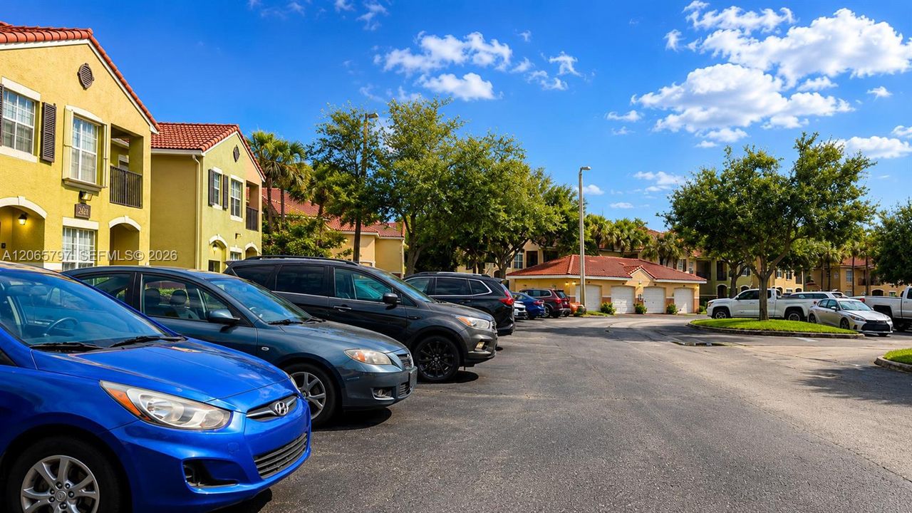 For Sale: $320,000 (2 beds, 2 baths, 1048 Square Feet)