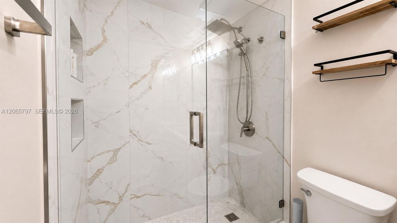 For Sale: $320,000 (2 beds, 2 baths, 1048 Square Feet)
