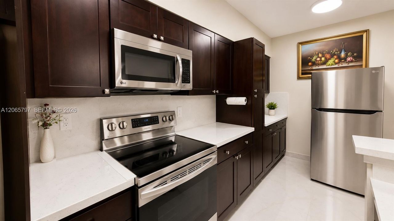 For Sale: $320,000 (2 beds, 2 baths, 1048 Square Feet)