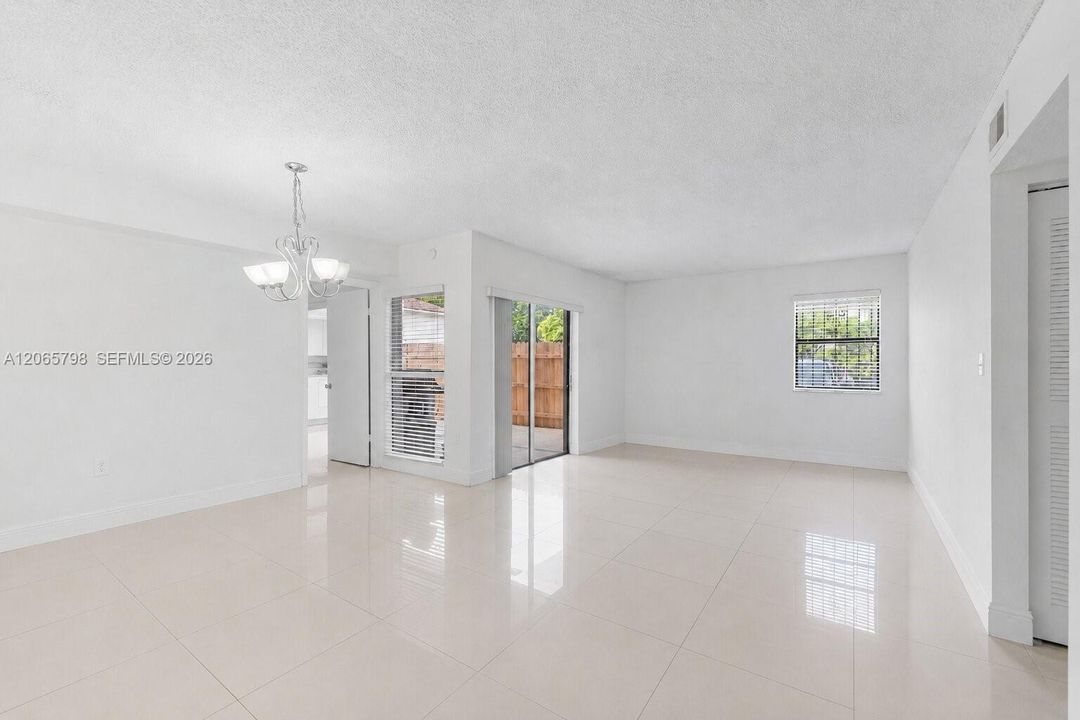 Activo con contrato: $315,000 (3 camas, 2 baños, 1215 Pies cuadrados)