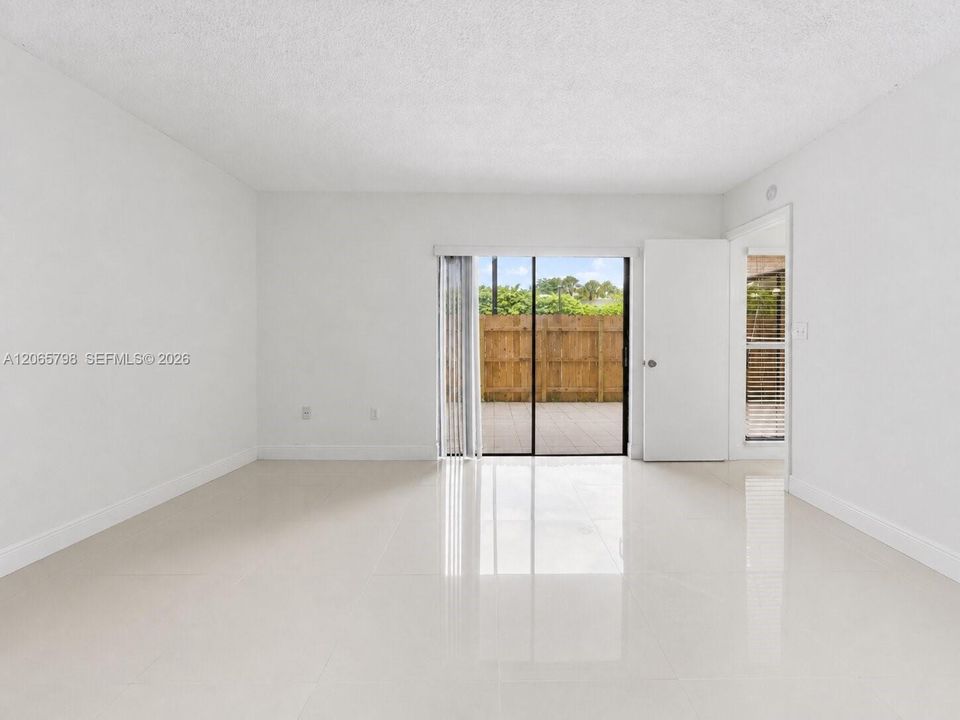 Activo con contrato: $315,000 (3 camas, 2 baños, 1215 Pies cuadrados)