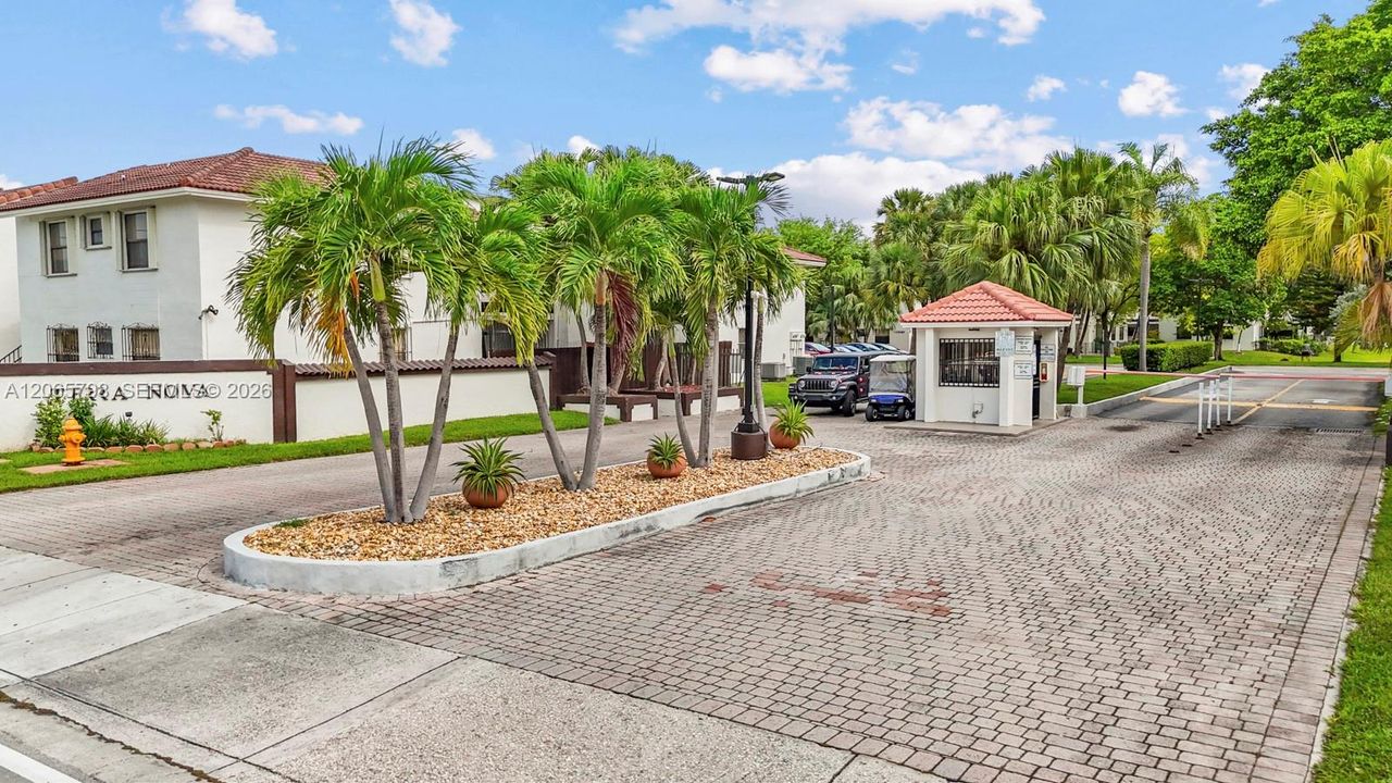 Activo con contrato: $315,000 (3 camas, 2 baños, 1215 Pies cuadrados)