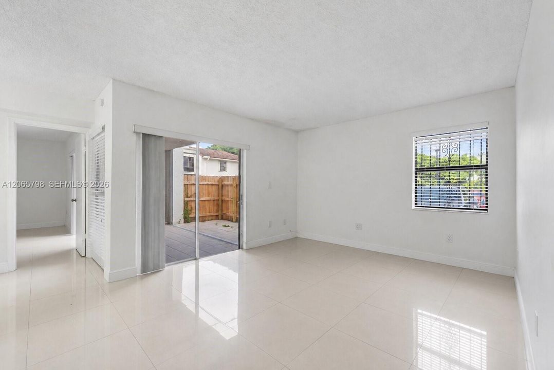 Activo con contrato: $315,000 (3 camas, 2 baños, 1215 Pies cuadrados)