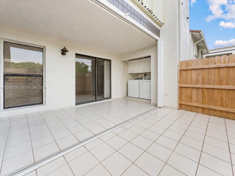 Activo con contrato: $315,000 (3 camas, 2 baños, 1215 Pies cuadrados)