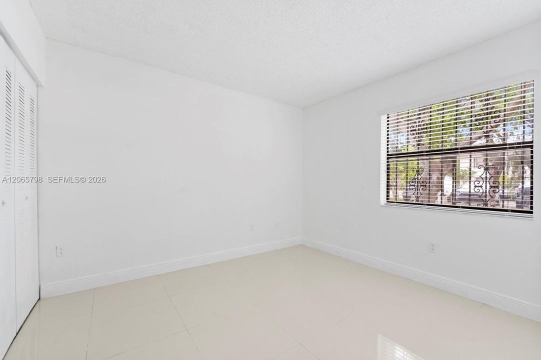 Activo con contrato: $315,000 (3 camas, 2 baños, 1215 Pies cuadrados)