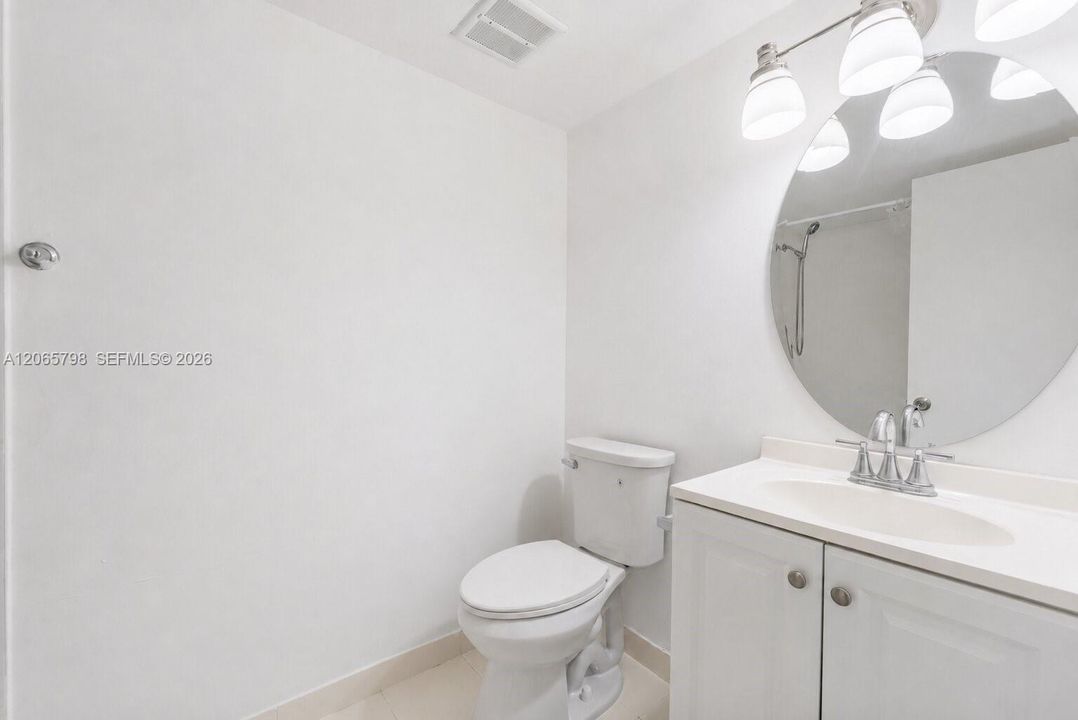 Activo con contrato: $315,000 (3 camas, 2 baños, 1215 Pies cuadrados)