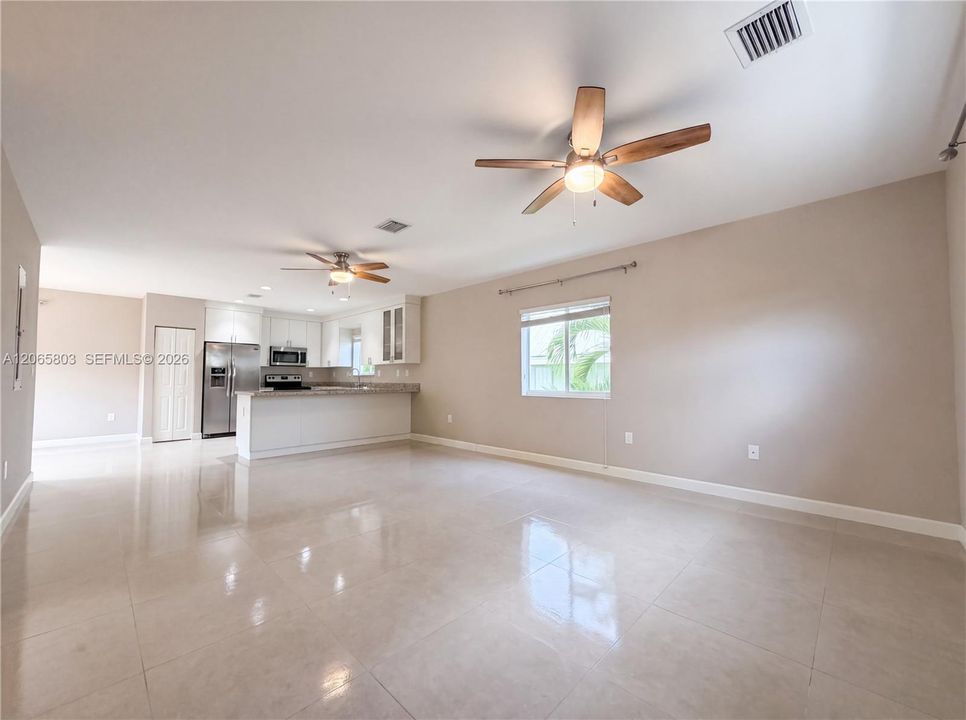 En Venta: $740,000 (3 camas, 2 baños, 1879 Pies cuadrados)