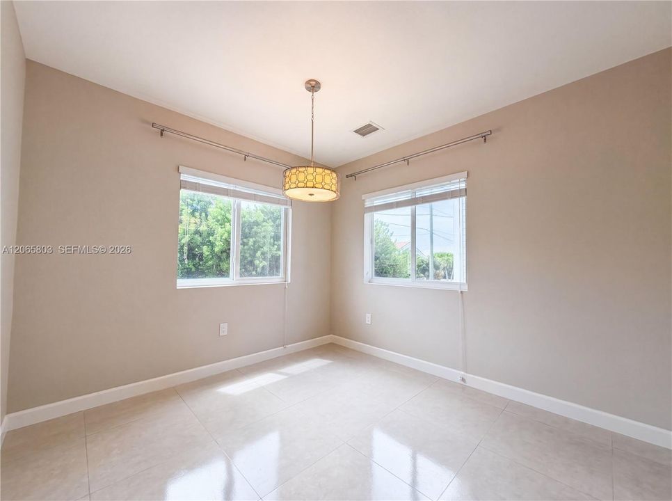 En Venta: $740,000 (3 camas, 2 baños, 1879 Pies cuadrados)