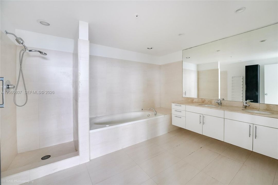 Active With Contract: $4,300 (3 beds, 2 baths, 1712 Square Feet)