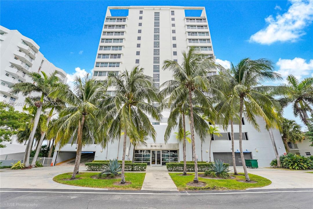 Active With Contract: $4,300 (3 beds, 2 baths, 1712 Square Feet)