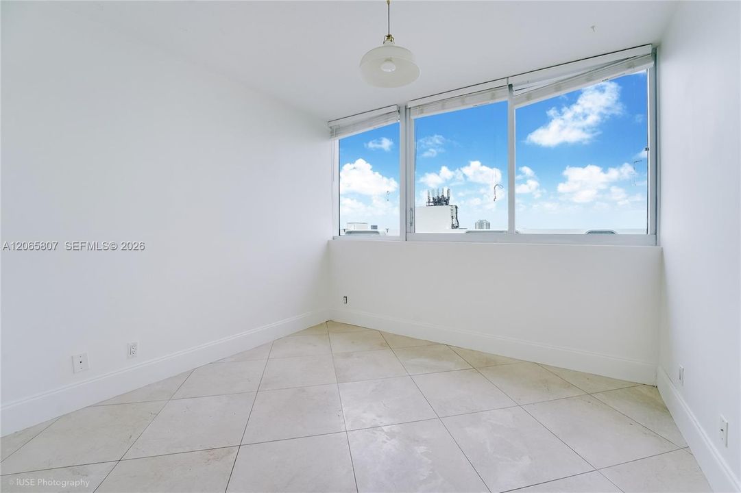 Active With Contract: $4,300 (3 beds, 2 baths, 1712 Square Feet)