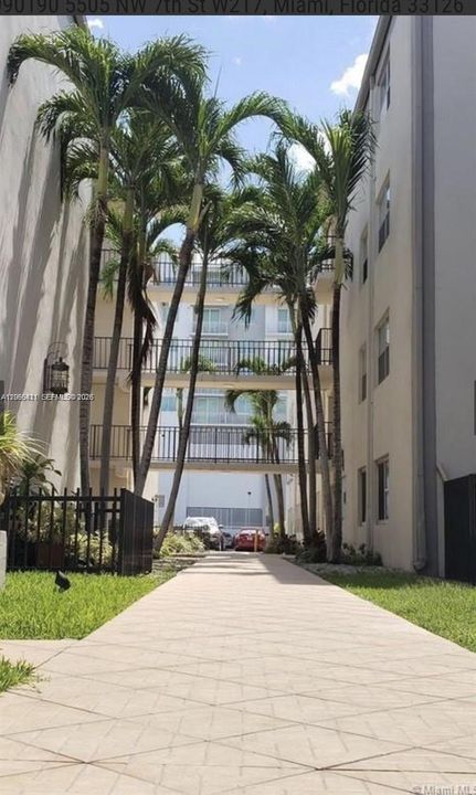 For Rent: $1,700 (1 beds, 1 baths, 662 Square Feet)