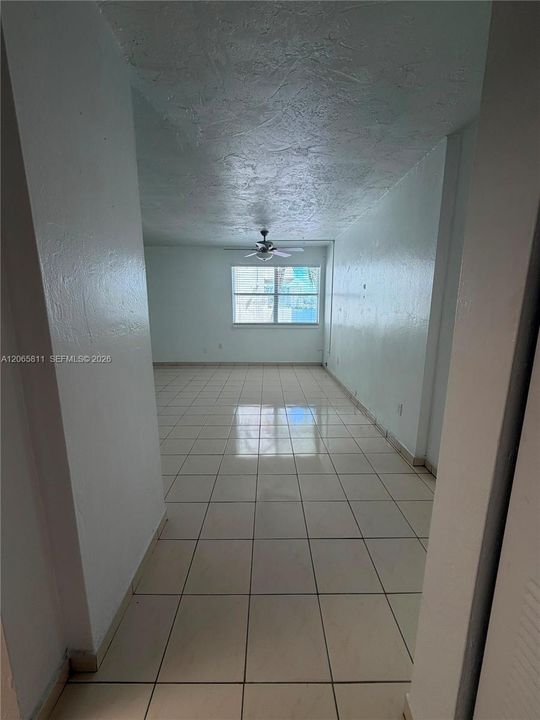 For Rent: $1,700 (1 beds, 1 baths, 662 Square Feet)