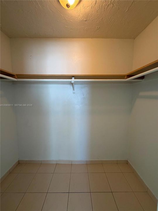 For Rent: $1,700 (1 beds, 1 baths, 662 Square Feet)