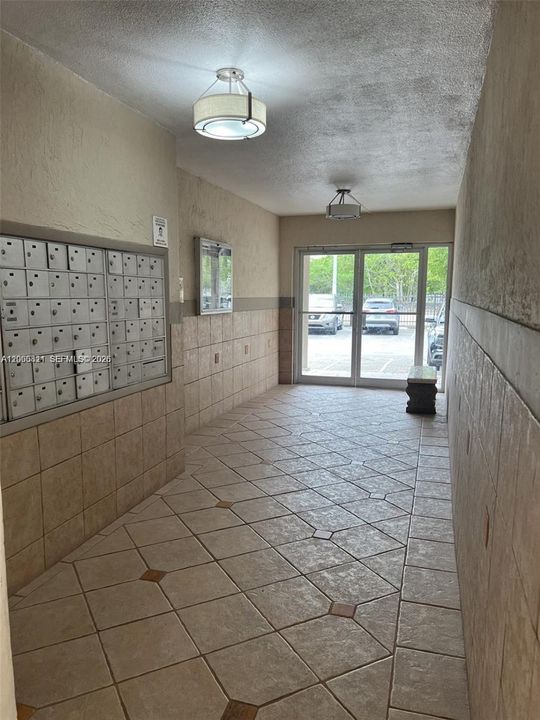 For Rent: $1,700 (1 beds, 1 baths, 662 Square Feet)