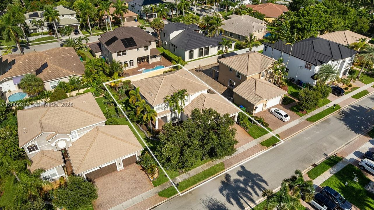 На продажу: $775,000 (4 спален, 2 ванн, 2508 Квадратных фут)