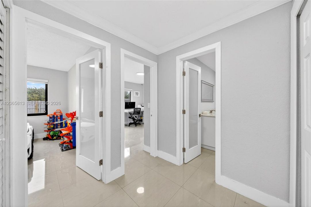 В аренду: $8,000 (6 спален, 3 ванн, 2417 Квадратных фут)